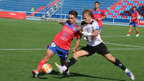 Imagen de una de las jugadas del encuentro.