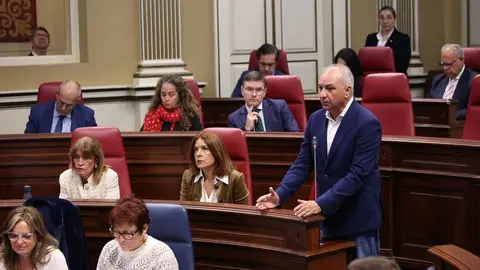 Luis Campos este martes durante su intervención en la Cámara autonómica.