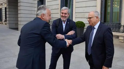 Casimiro Curbelo junto a Fernando Clavijo y &Aacute;ngel V&iacute;ctor Torres.