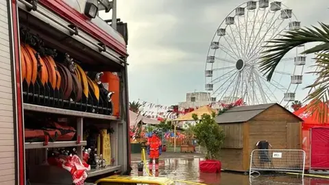 Imagen de una actuación de los bomberos en la zona en la que está instalada Navilán.