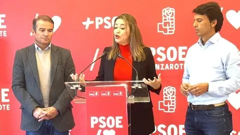 Mar&iacute;a Dolores Corujo junto a Marcos Bergaz y Marcos Hern&aacute;ndez.