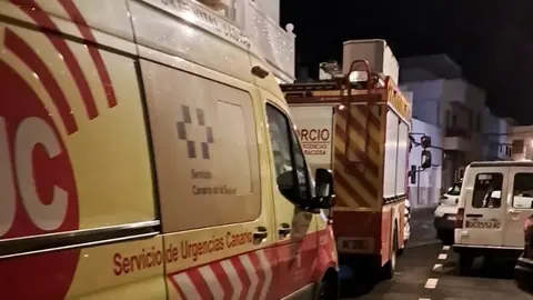 Bomberos y ambulancia del SUC en la zona.