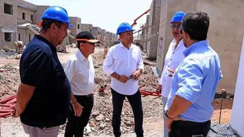 Visita viviendas protegidas en Playa Blanca.