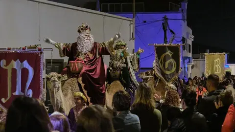 Cabalgata de reyes por las calles de San Bartolom&eacute;.