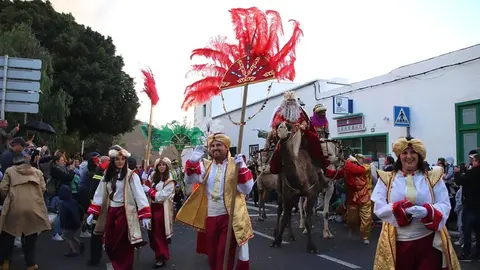 La gente se ech&oacute; a la calle para disfrutar de una gran Cabalgata.
