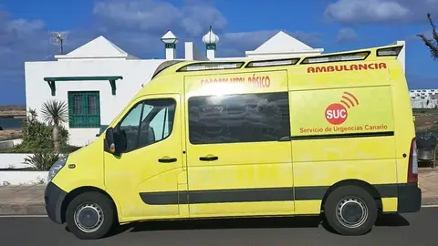 Imagen de una ambulancia en Tinajo.