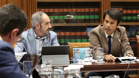 Marcos Bergaz (PSOE) en la comisi&oacute;n parlamentaria de Obras P&uacute;blicas.