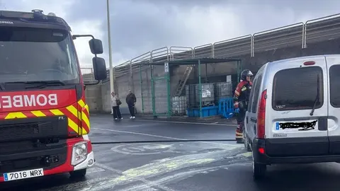 Momento en el que los bomberos terminan de controlar la situaci&oacute;n.