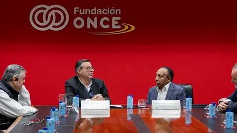 Imagen de la reuni&oacute;n que han mantenido para formalizar el acuerdo