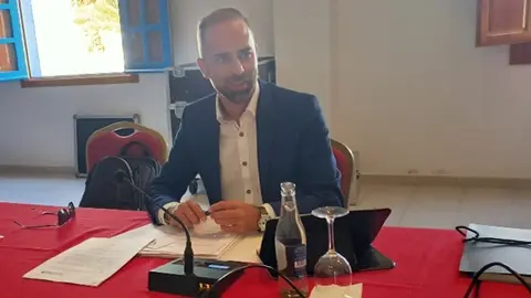 Jon&aacute;s &Aacute;lvarez, en sesi&oacute;n plenaria.