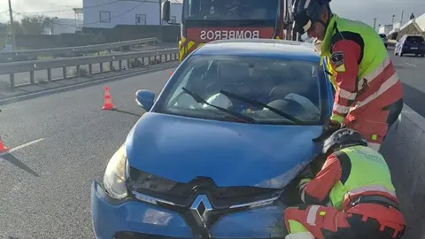 Momento de la actuaci&oacute;n de los bomberos