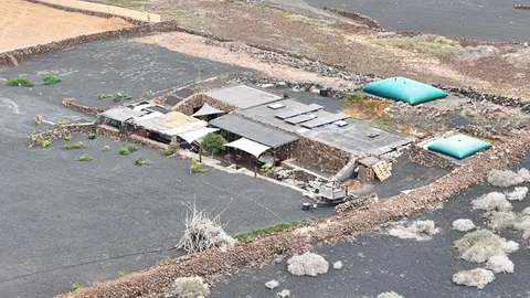 Edificaci&oacute;n realizada en suelo r&uacute;stico y espacio protegido.