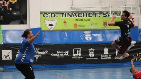 Imagen de uno de los lanzamientos del encuentro.