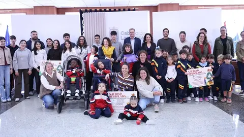 Domingo Cejas junto a los premiados por la campa&ntilde;a.