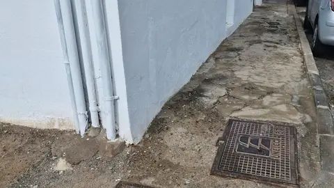 Imagen de c&oacute;mo se encuentra una de las aceras de Argana