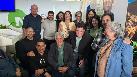 Foto de familia de la gente que conforma el Comit&eacute; Local de Har&iacute;a.