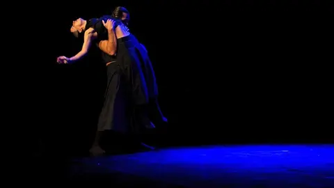 Imagen promocional de la  experiencia esc&eacute;nica Ojos del oc&eacute;ano.