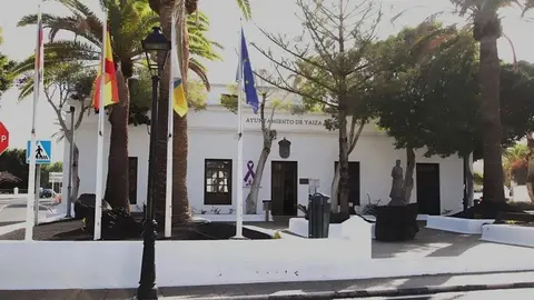 Fachada del Ayuntamiento de Yaiza.