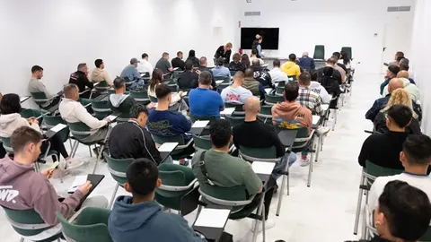 Un momento antes del examen en el Archivo Municipal de Arrecife