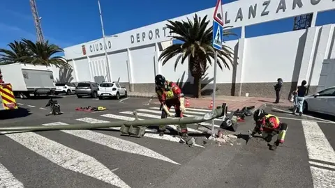 Imagen de la actuaci&oacute;n de los bomberos el d&iacute;a del accidente en la zona de la Ciudad Deportiva. 