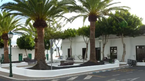 Entrada al Ayuntamiento de Yaiza.