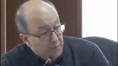 Captura de pantalla del secretario del Cabildo en el momento en el que solt&oacute; su sentido discurso. 