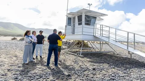 Torre de socorrista en Famara.