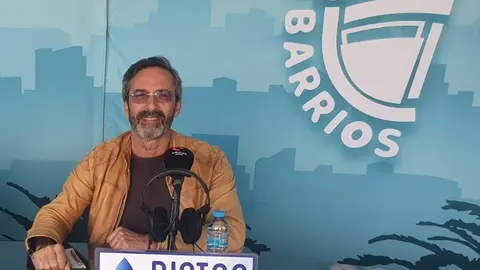 Pedro San Gin&eacute;s en el estudio de Entre Barrios.