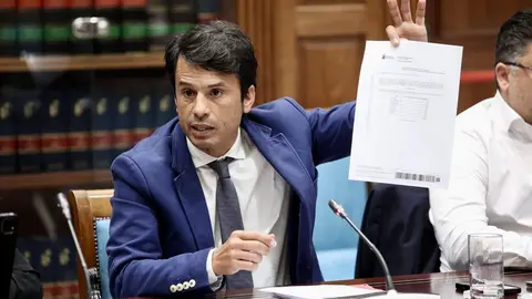 Marcos Bergaz (PSOE) en comisi&oacute;n parlamentaria de vivienda este jueves.