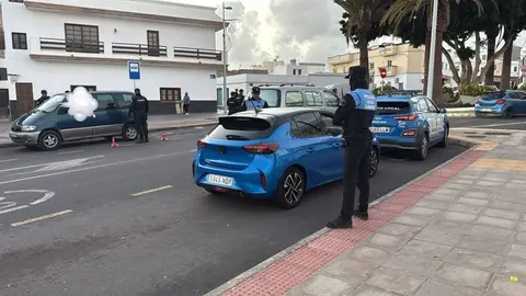 Controles preventivos conjuntos de la Polic&iacute;a Local de Arrecife y la Polic&iacute;a Nacional.