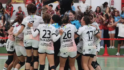 Jugadoras del San Jos&eacute; Obrero celebrando el triunfo en el &uacute;ltimo segundo.