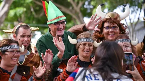El consejero de Bienestar Social del Cabildo de Lanzarote, Marci Acu&ntilde;a, disfrutando como uno m&aacute;s del carnaval inclusivo