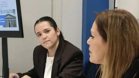Ana Hern&aacute;ndez junto a Astrid P&eacute;rez.