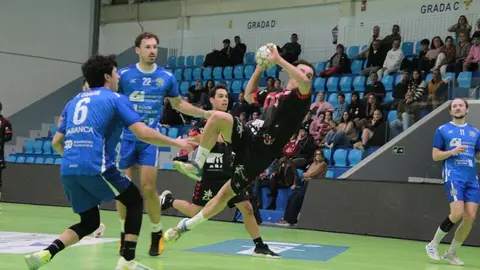 Imagen del bonito encuentro de balonmano de alto nivel