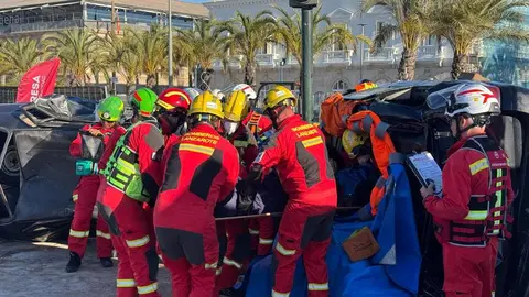 Equipo de bomberos Lanzarote realizando un ejercicio de excarcelación (1)