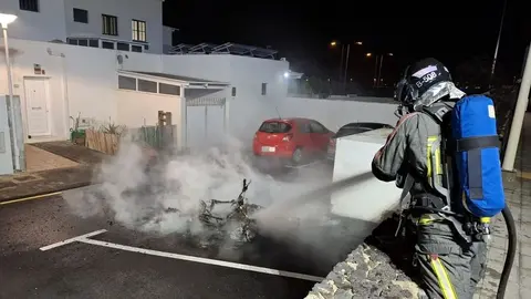 Momento de la actuaci&oacute;n de los bomberos.