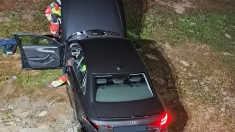 Imagen del veh&iacute;culo despu&eacute;s de la impactante ca&iacute;da