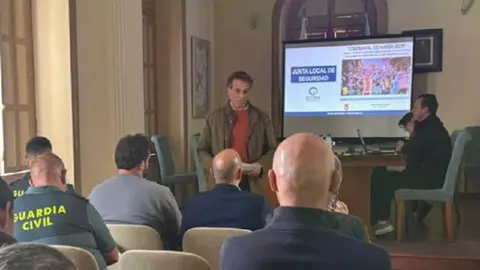 El alcalde de Har&iacute;a preparando la seguridad del &uacute;ltimo carnaval.