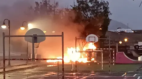 Incendio provocado en la furgobar de Arrieta,