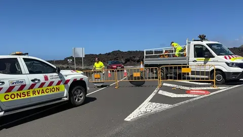 Cierre de la carretera cercana al Charco de los Clicos.