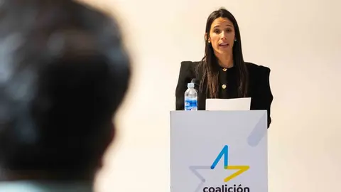 Aroa Revelo en un acto de su partido