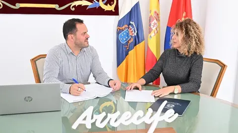 El alcalde Yonathan de Le&oacute;n y la concejala de Deportes, Eli Merino, impulsan una de las mayores licitaciones, por inversi&oacute;n, en materia de deportes en los barrios 