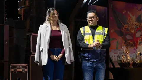 Kevin Cortes junto a su compañera Davinia Déniz en un acto del Carnaval.