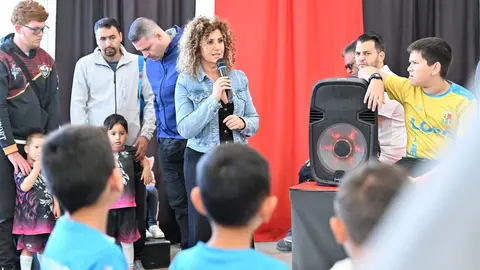 Eli Merino, que acompa&ntilde;&oacute; a los agentes, destac&oacute; la importancia de esta Unidad Policial en las instalaciones deportivas de Arrecife ante los conflictos que se est&aacute;n generando en el &aacute;mbito deportivo