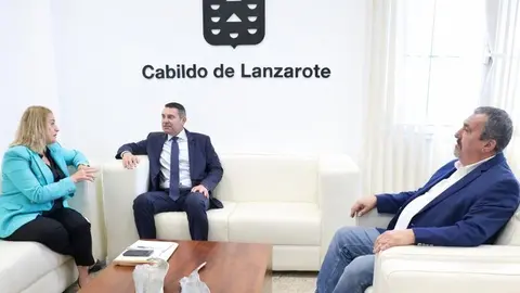 Pino de Le&oacute;n junto a Miguel &Aacute;ngel Jim&eacute;nez y Oswaldo Betancort.
