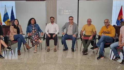 Reuni&oacute;n de Armando Santana con los concejales de Participaci&oacute;n Ciudadana.