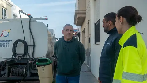 Jacobo lemes junto a los operarios del Plan de Limpieza.