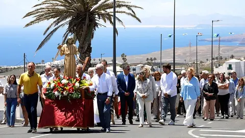 Procesi&oacute;n por las fiestad de La Asomada.
