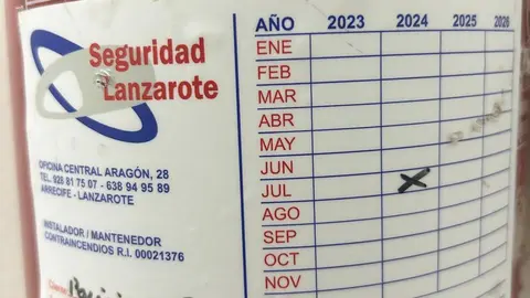 Uno de los muchos ejemplos que env&iacute;a la organizaci&oacute;n sobre extintores que no est&aacute;n actualizados