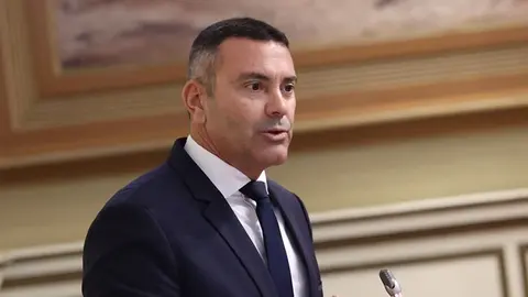 Oswaldo Betancort en el Parlamento de Canarias.